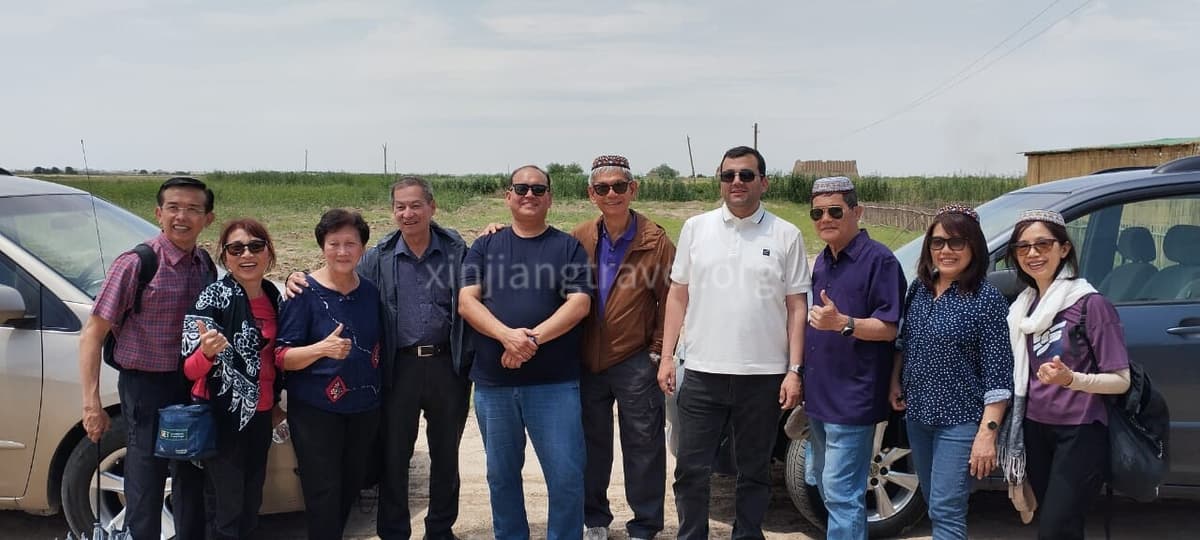 travelers-in-xinjiang.jpg travelers-in-xinjiang.jpg