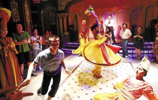 Folk-Dance-in-Turfan-4