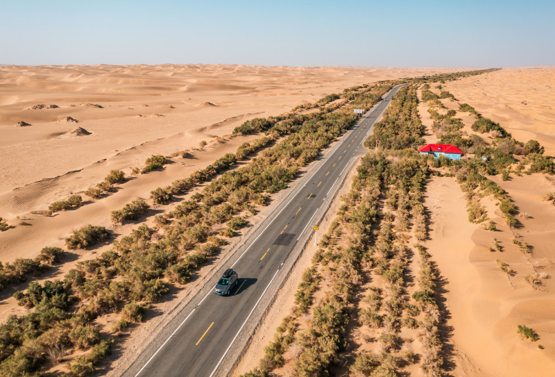 Xinjiang desert highway