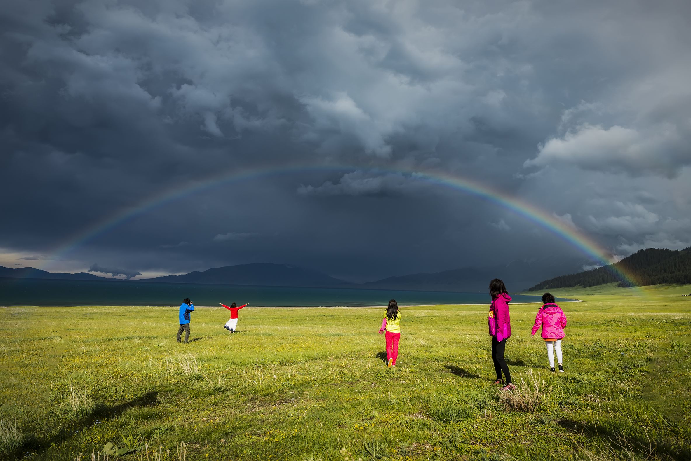 Travel Guide to Sayram Lake and Grassland