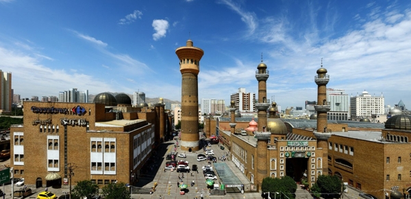 Xinjiang travel to the International Grand Bazaar.jpg